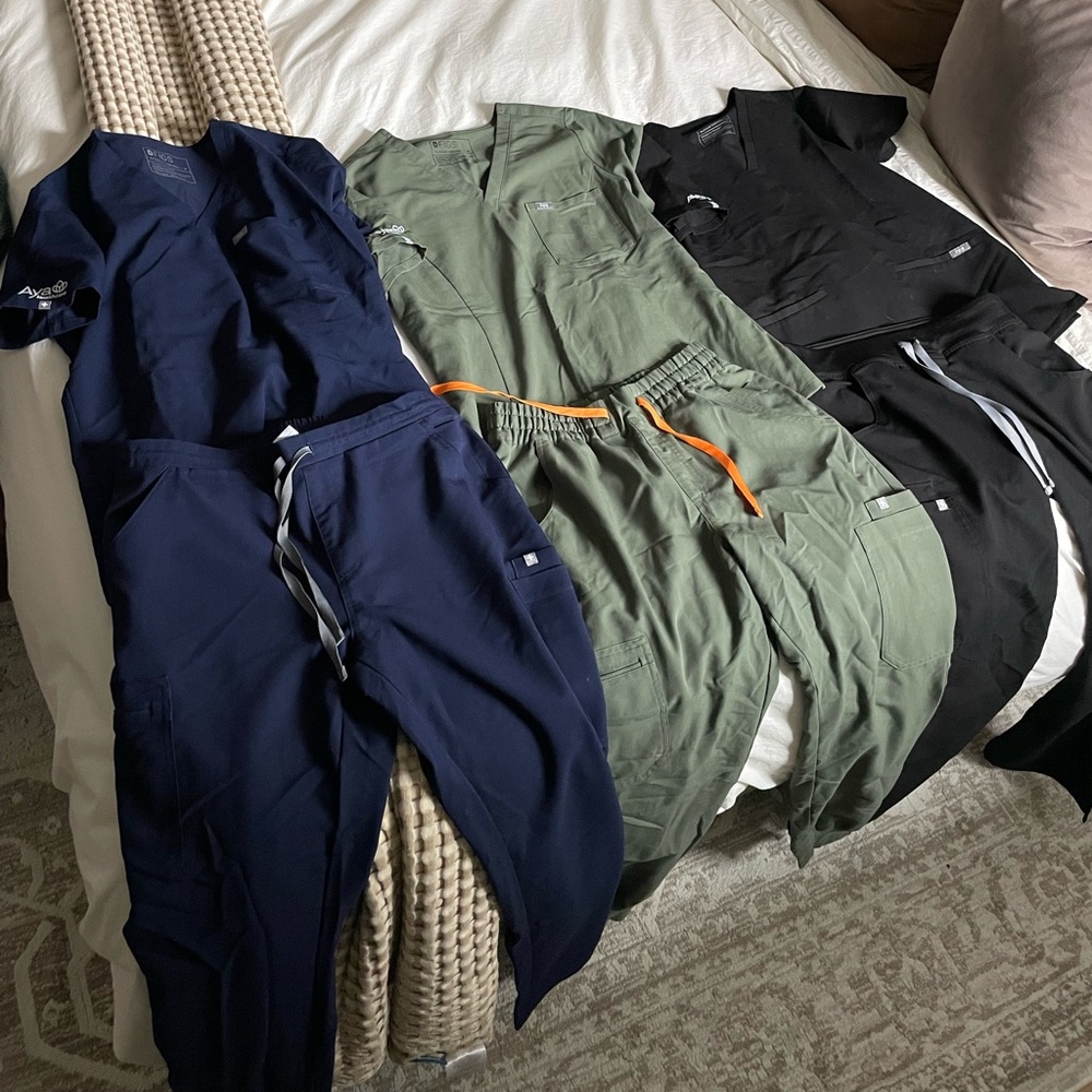 Fig scrub sets. 3 pairs.